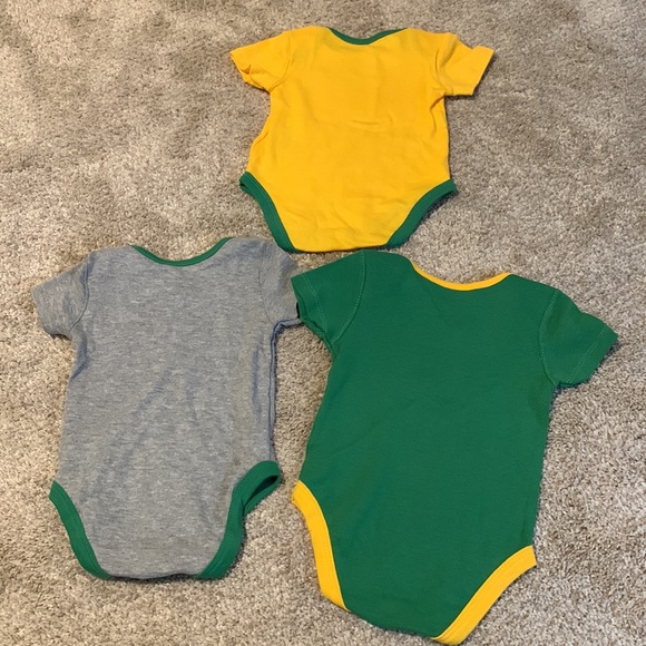Oregon Ducks Baby Onesie Set of 3. 3-6 months. - Picture 2 of 3